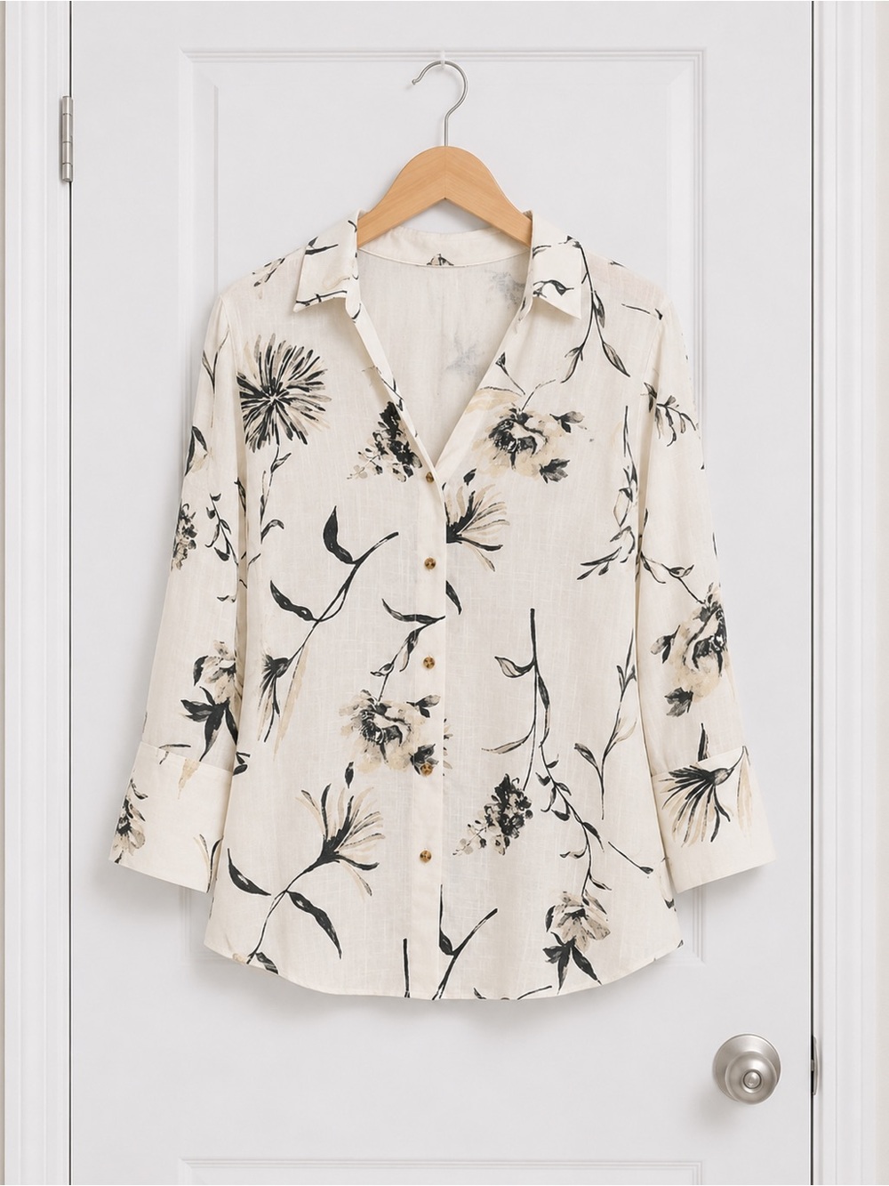 Matty M Floral Print V-Neck Button Front Women's Top in Ivory Sz L